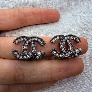 ✨Vintage Chanel Gunmetal Crystal CC Clip-On Earrings🖤